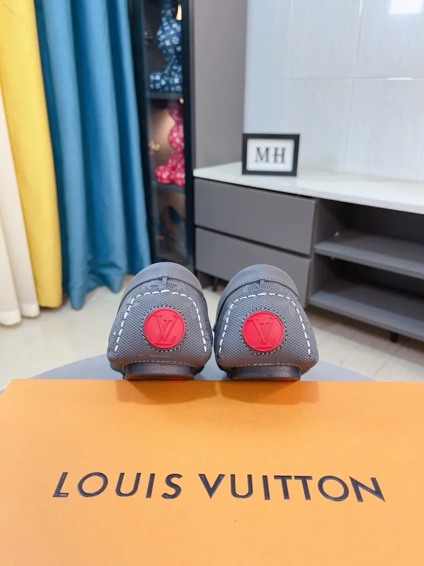 Men's men's shoes💰400🌹🌹[LV Louis Vuitton] New men's beanie shoes💝💝.. Top-grade imported cowhide embossed➕Comfortable leather lining. It is extremely skin-friendly and comfortable, feels very delicate, and the shape is very correct! Perfectly reflects the three-dimensional sense, code number: 38-44